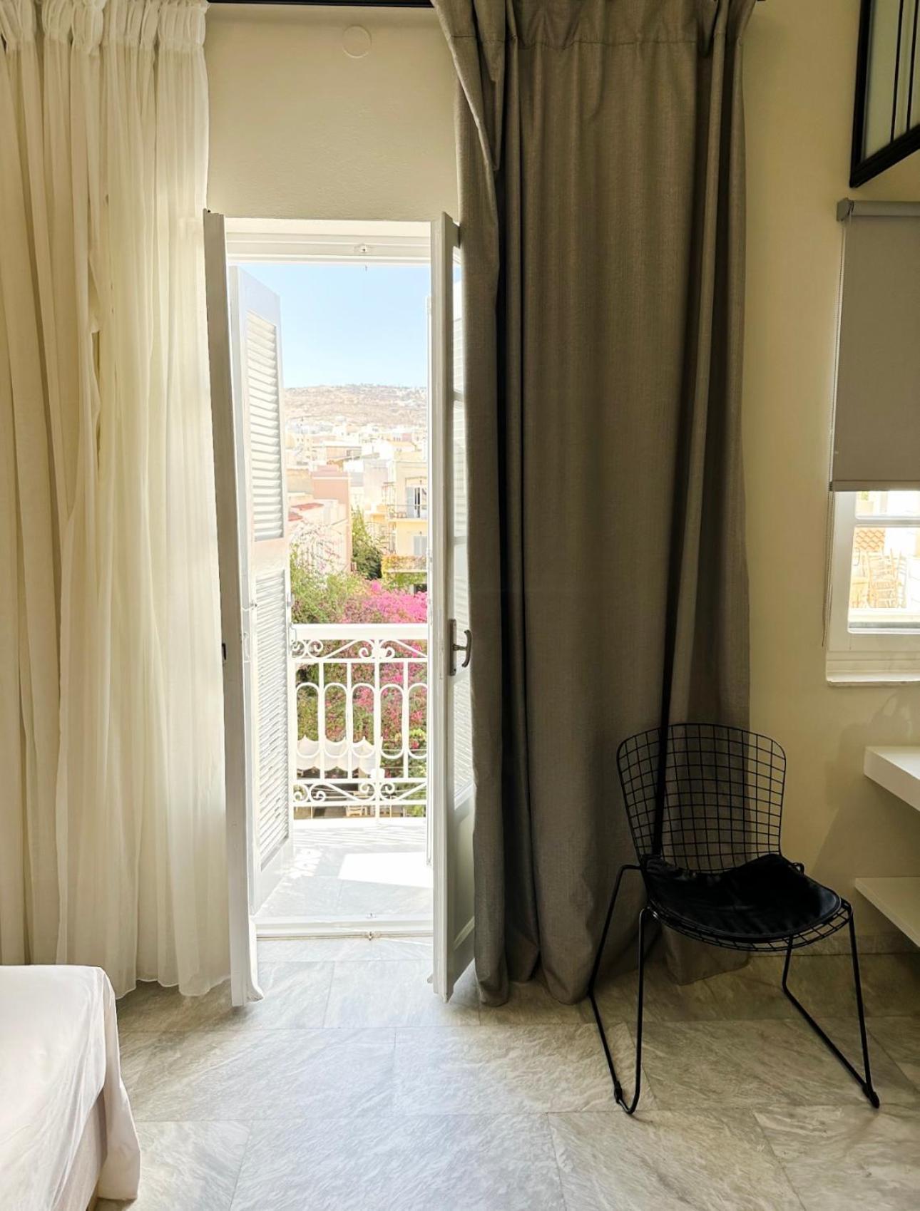 Oiko Mini Suites Ermoupoli Exterior photo